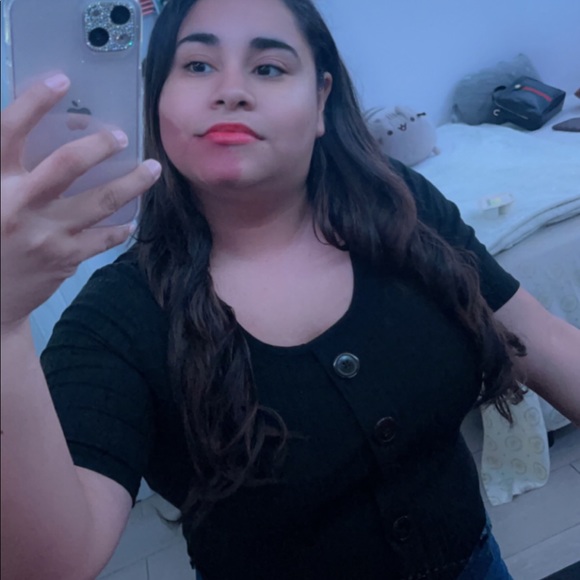 Meet your Posher, Ariana - Picture 1 of 1